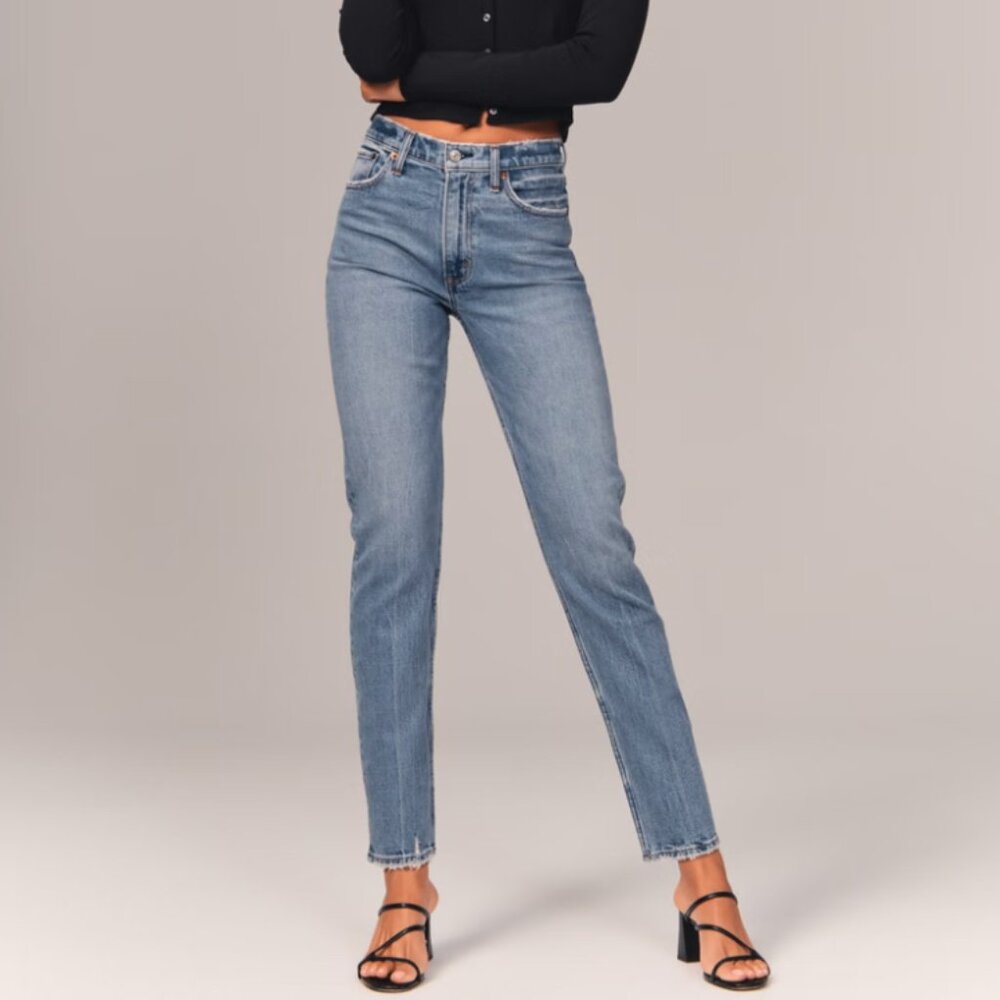 Abercrombie & Finch High Rise Mom Jean 27 Short